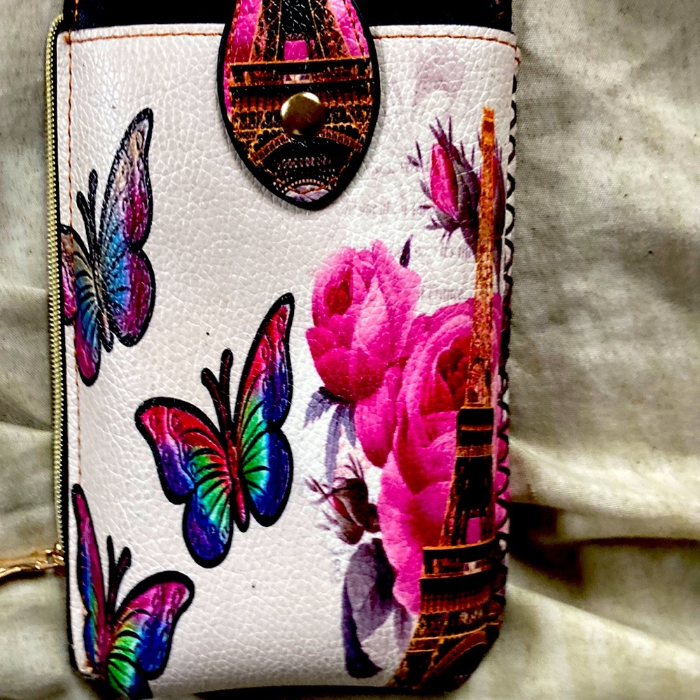 It’s a bag with no chain so I just used it has a wallet so yeah